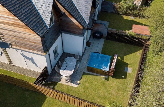 Inchadney - sleeps 6 guests in 3 bedrooms