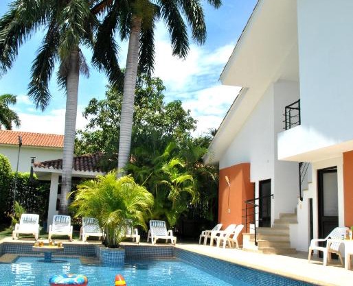 Incluye auxiliar doméstica PISCINA PRIVADA