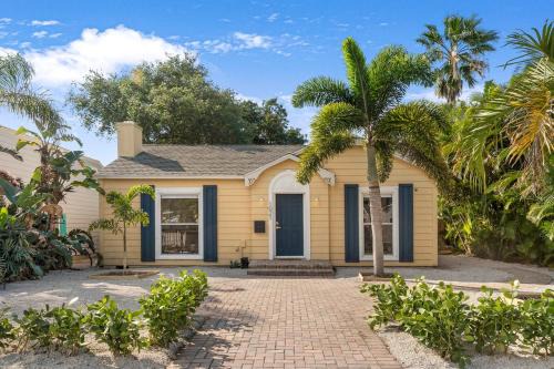 Incredible 3br Home with Yard near Beach and Downtown