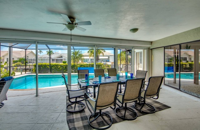 Incredible 4 BR/3 bath Villa with heated pool, kayaks, bikes, and fishing poles