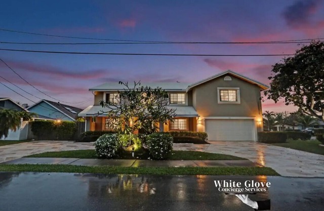Incredible 7BR w/Game Room Heated Pool & Jacuzzi!