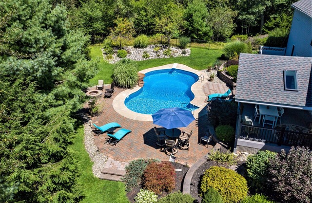 Incredible House in the Heart of the Poconos. Private Heated Pool & Hot Tub