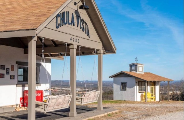 Incredible Views! Historic Branson Home, two Porch Swings