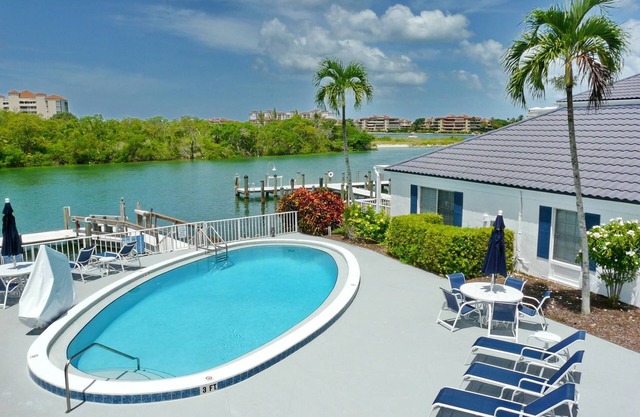 Incredible Waterfront View, Pool, Wildlife, Snook Inn Steps Away, Fishing, Docks