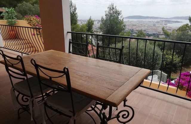 Independent accommodation in a villa, breathtaking sea view, beautiful terrace, swimming pool