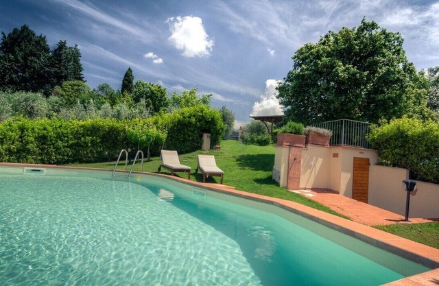 Independent house with private pool/garden, Chianti countryside close Florence