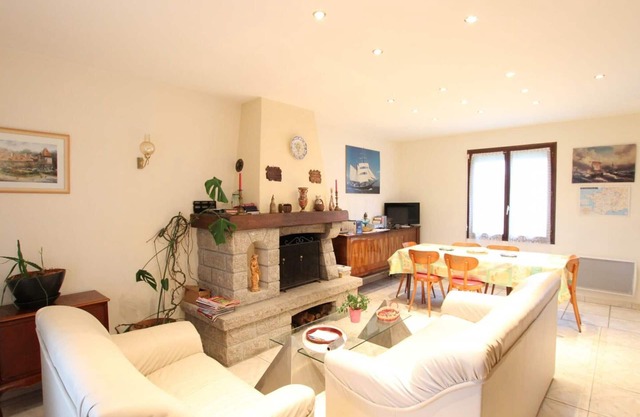 Independent house with fireplace and enclosed garden, near Mont Saint-Michel