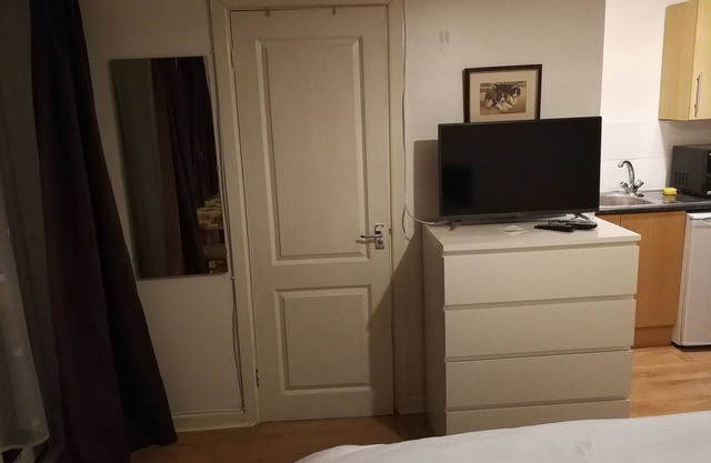 Independent one bedroom apartment with its own private access