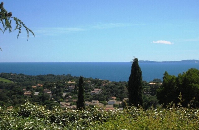 Individual farmhouse in a domain with swimming pool and tennis court