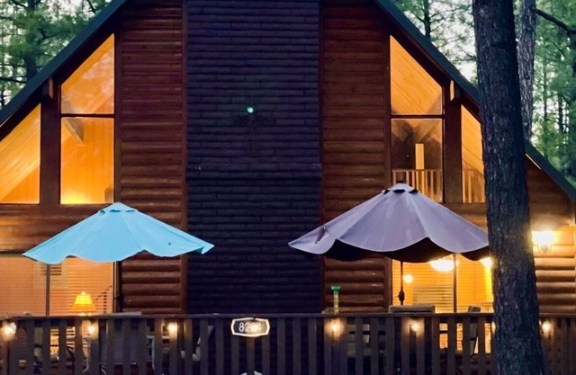 Indoor Outdoor Après Ski 4 Bdrm Pinetop Golf Cabin game areas & new 900ft deck.