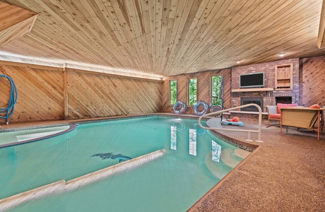 Indoor Pool&Hot tub, Game Room, Sauna, Movie Room