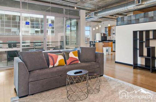 Industrial Loft W Gym & Balcony