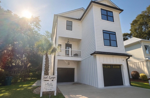 Inlet Escape - 5 BR/4 BA House Minutes From Murrells Inlet Marshwalk
