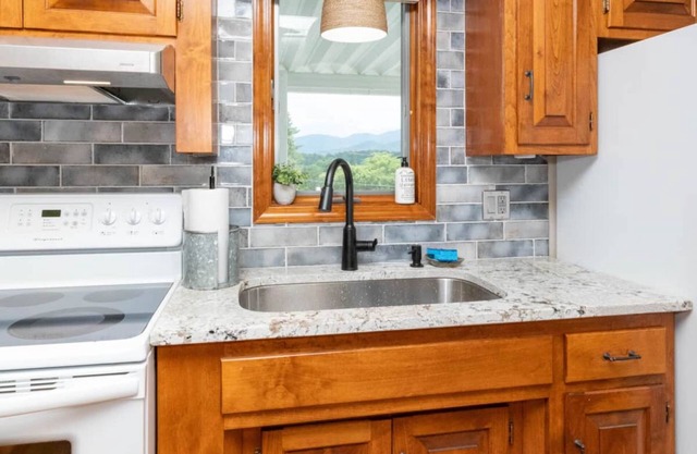 Inn Between, Asheville/Canton/Waynesville/No Pet Fees