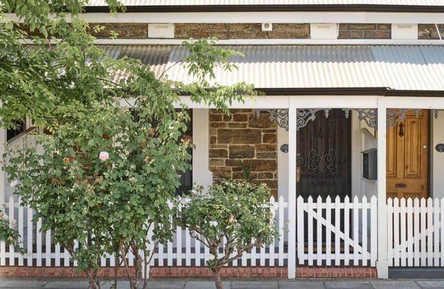 Inner-city Cottage - Designer Furnishings