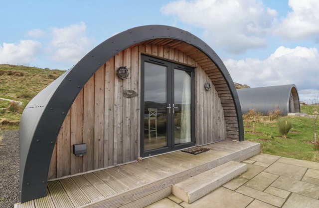 INSH, pet friendly, with a garden in Cullipool, Isle Of Luing