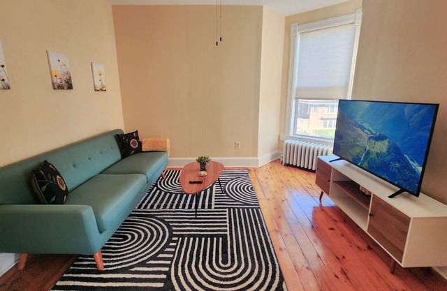 INSTA-WORTHY Loft+Condo, FREE Parking, Near Downtown Chicago