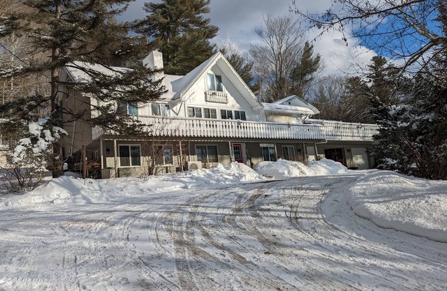 Intervale Mountain Lodge 10 Bedrooms, 8 baths, open concept layout