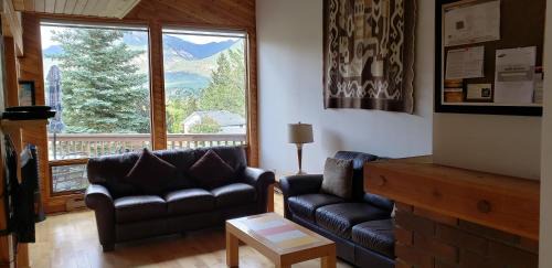 Invermere 4 Bedroom Mountain View Home! 50 Percent Off Monthly Rentals! Enjoy Skiing, Snowboarding, Cross Country Skiing at Panorama Village, Radium and Fairmont Hot Springs, Snowmobiling, Ice Skating on Lake Windermere!