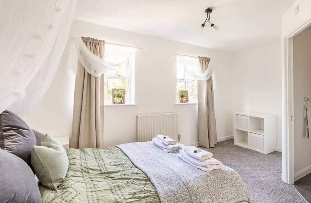 Inviting 2-Bed Apartment in London by Gordy Duncan