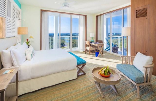 Inviting Beachfront Room with Outdoor Pool and Near ArtsPark at Young Circle