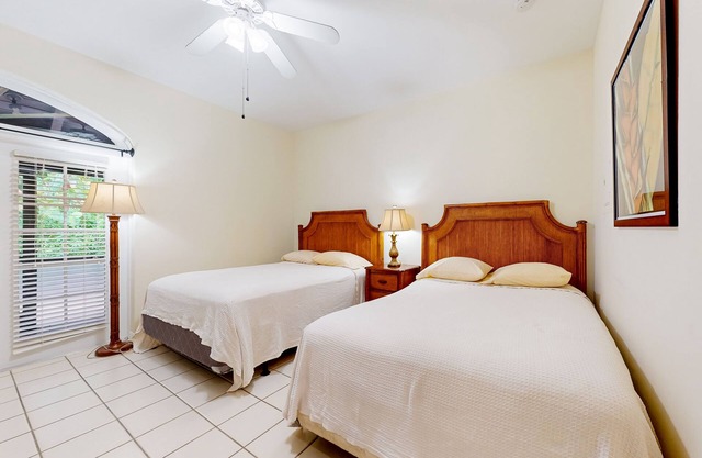 Inviting hotel-style studio with game room, pool, gym, sauna, tennis, basketball
