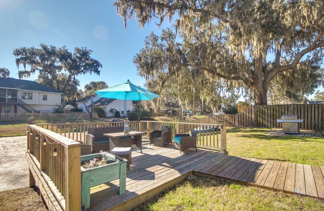 Inviting Savannah Vacation Rental w/Game Room!