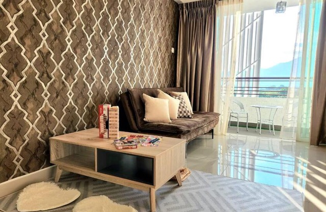 IPOH CITY CENTRE Majestic Homestay Pool View 3 mins Walking to Famous Food Places & 15mins to Old Town Ipoh by Happy Homestay