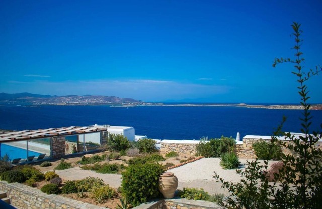 Irene's View Villa three · House with swimming pool near Pounda