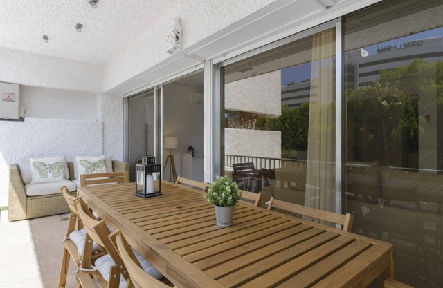 Isabel Apartment - Golden Mile