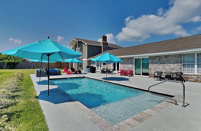 Island by Choice | Pet-friendly Home with Game Room + Private Pool - Heated in W