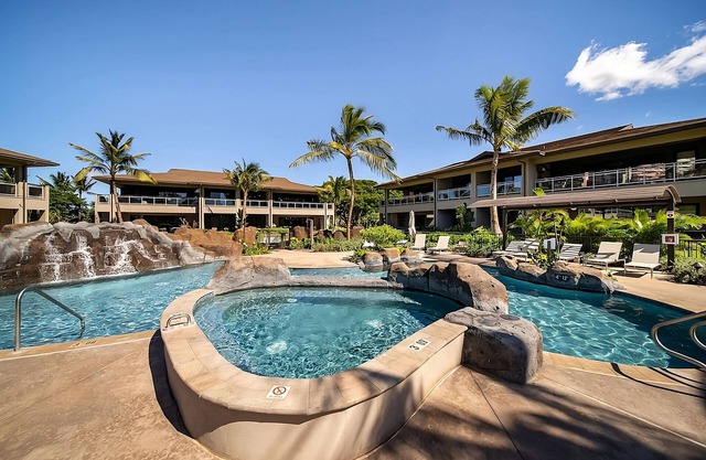 Island Elegance: Beach Retreat Near Kapalua Airport! Onsite Pool, FREE Parking