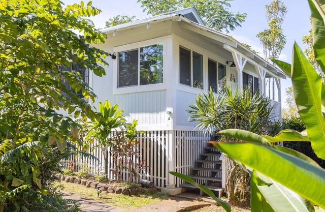 Island Getaway, Walk to Downtown Hilo