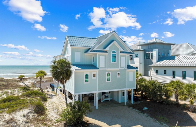 Island Life: 8BR East End House- Priv. Pool and Hot Tub, Sleeps 26, Beachfront!