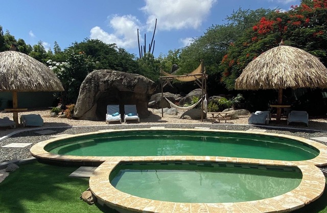 Island Rock – Family-Friendly Stay with Pool in Central Aruba - 8min Eagle Beach