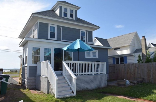 Island Time-Newly Renovated Waterman's Cottage w/Water & Sunset Views