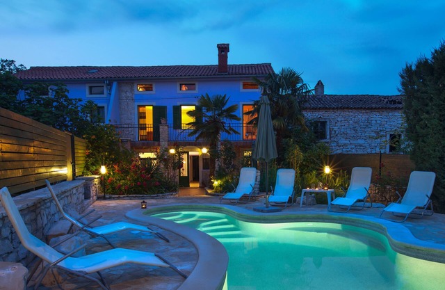 Istrian villa 'Ladonja' , stone house for 12 people with swimming pool