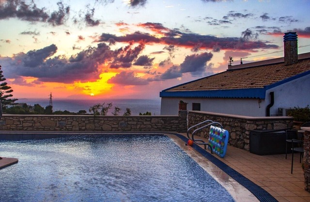 Farmhouse with private pool