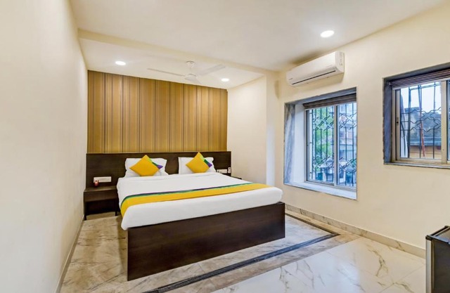 Itsy Hotels Neeranand Plaza