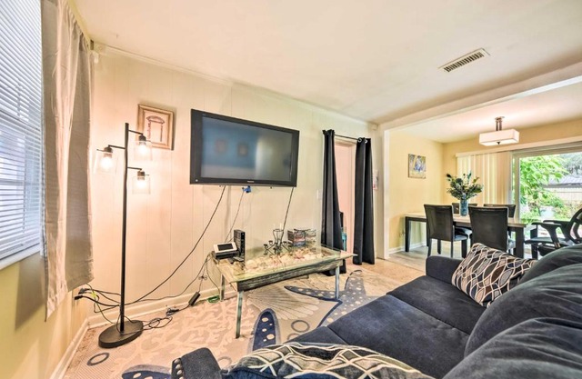 Jacksonville Getaway with Yard about 2 Mi to Beach!