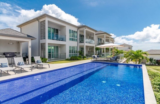 Jade Stylish interior, Ocean Views, great amenities!