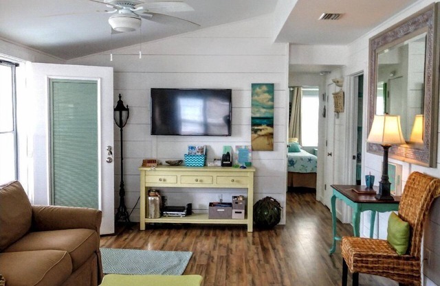 Jan 2025 special rate.Cozy Butler Beach Cottage near St. Auggie Beach
