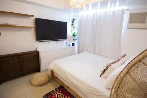 Janet's Condo at Clark