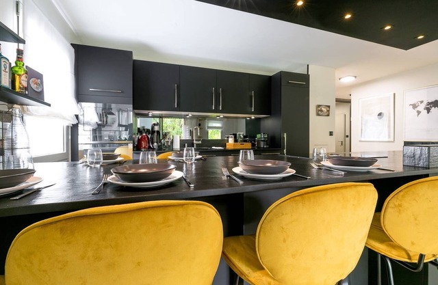 Jardin Wilson- Appartement avec balcon et parking- SR Loc