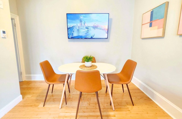 Jennifer's Historic College Hill Apartment - The Lookout