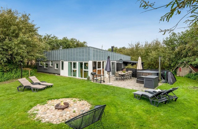 "Jerrit" - 1.4km from the sea by Interhome