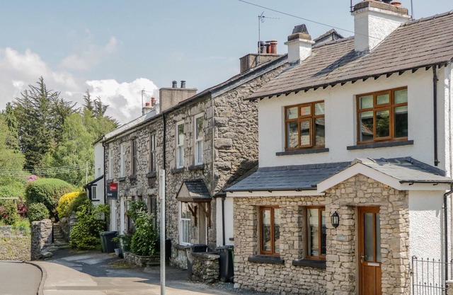 JESDENE, family friendly, with a garden in Grange-Over-Sands