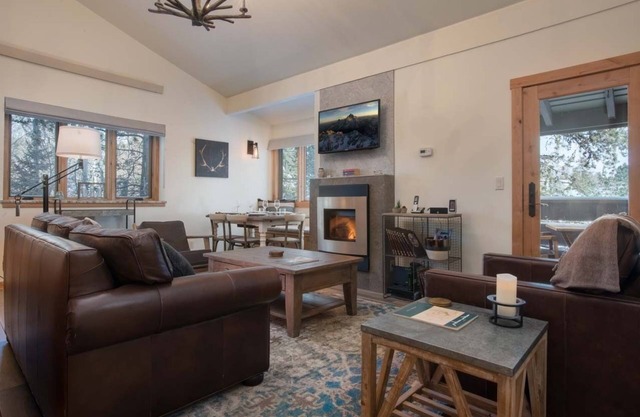 JHRL - Indian Paintbrush 1121, A newly renovated 2 bedroom mountain modern retreat located in Wilson
