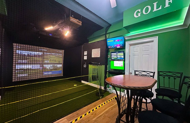 Jim Thorpe One Stop - GAME ROOM, GOLF SIMULATOR, HOT TUB, BBQ GRILL, EV CHARGER!