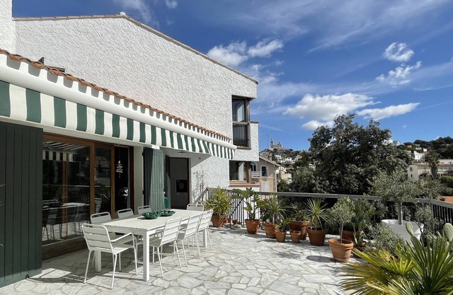JO 2024! Magnifique Maison Avec Grande Terrasse à 200m de la Corniche et la Mer!